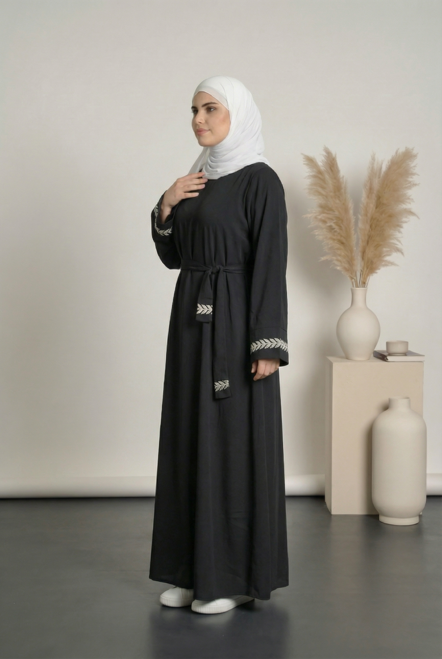 abaya en motifs de feuilles